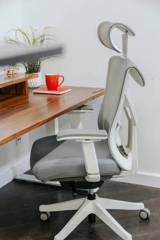 Swivel Office Chair (Grey Mesh)
